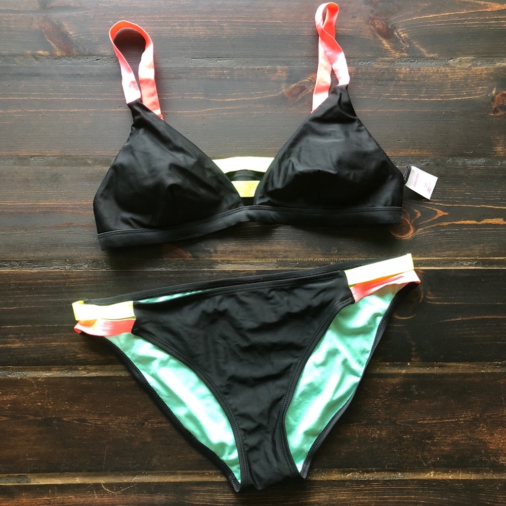 Black bikini